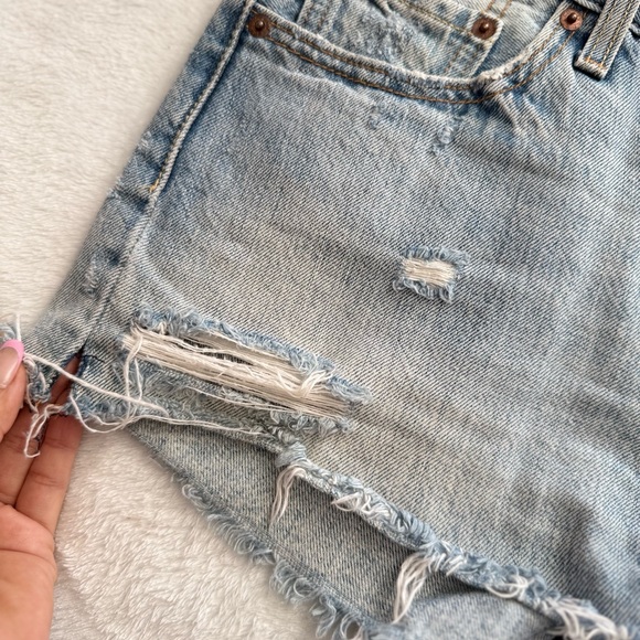 Levi’s 501 Distressed Denim Shorts Light Wash Frayed Hem Button Fly - Picture 6 of 7